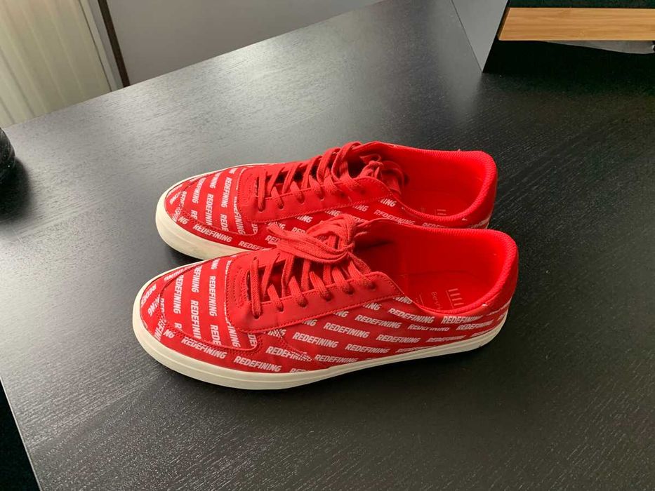 Tenesi Bershka Rosii ( Marime 45 )