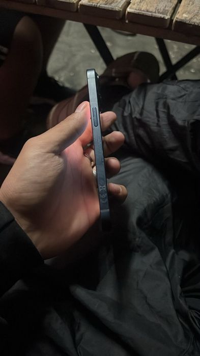 Vând iPhone 13 Midnight 128gb