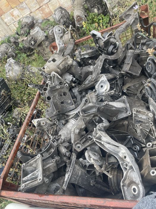 Лапи,маслени тела,обтегачи,капаци и картери за всички бмв-та до 2010г