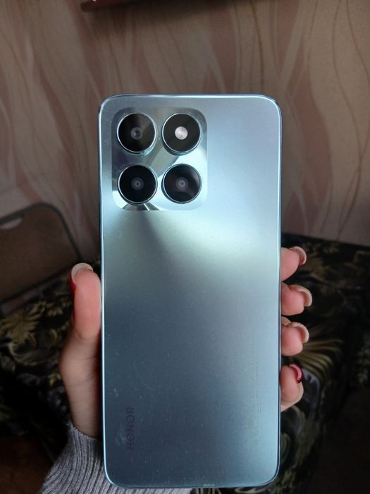 СРОЧНО ПРОДАЕТСЯ!!Honor x6a ,голубой цвет,идеальное состояние