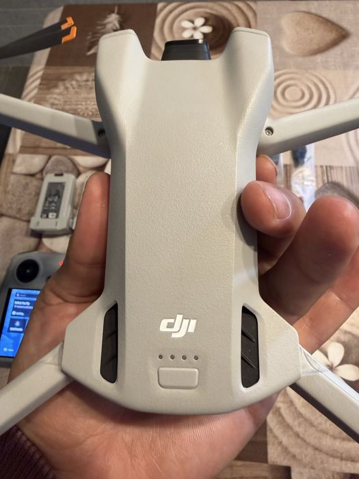 Dron DJI 3  с карта памет 256Гб Like a new