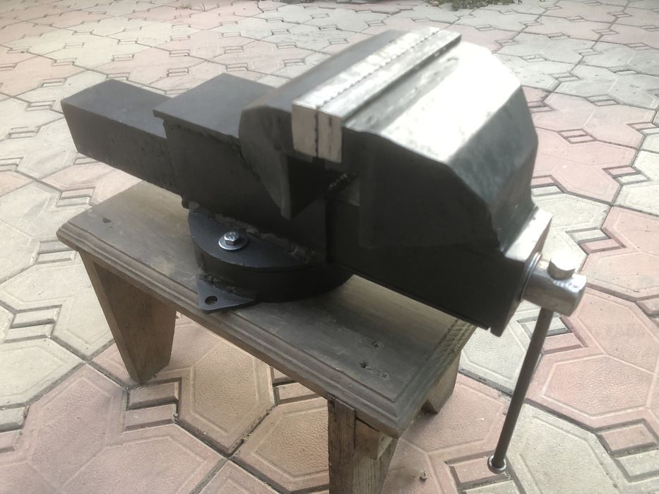 Тиски ручной работы