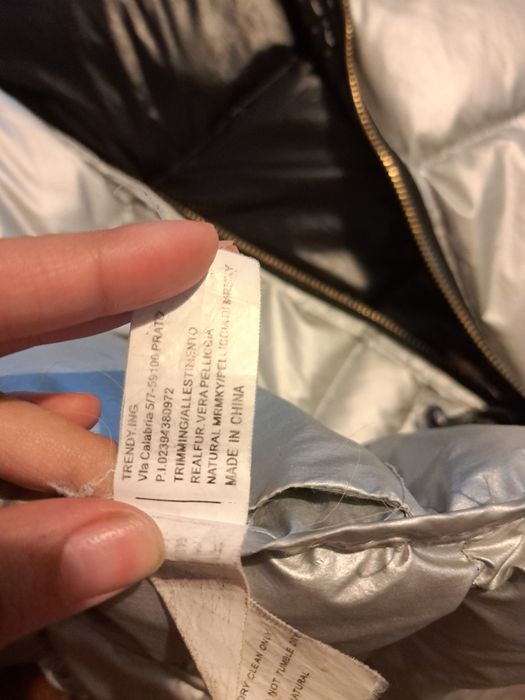 Зимно лъскаво дамско яке с гъши пух и яка естествена лисица.