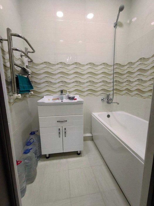 Продаётся своя 3х ком. квартира, Навои, Чирчик