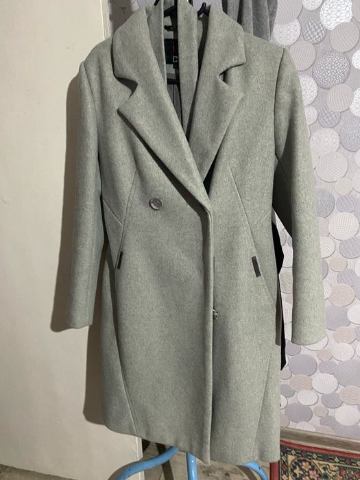 Продам осеннее пальто в отличном состояний.