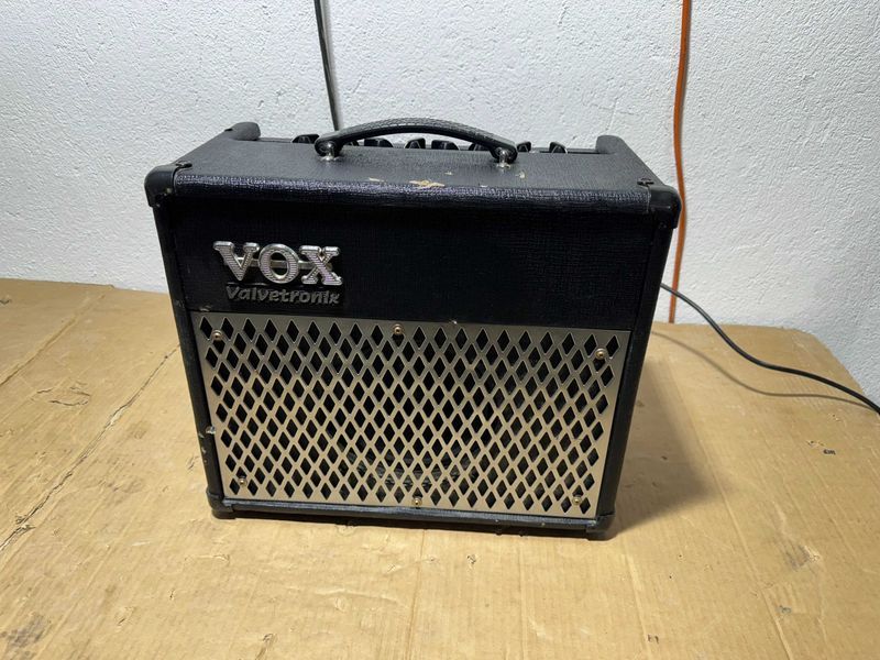 Кубе -  Vox 23 W