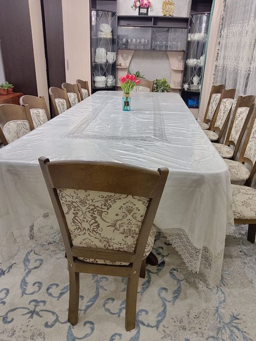 Стол со стульями