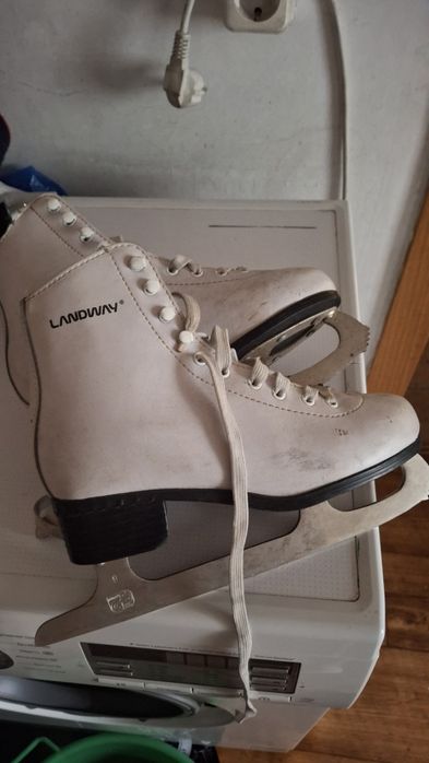 Продам коньки коньки