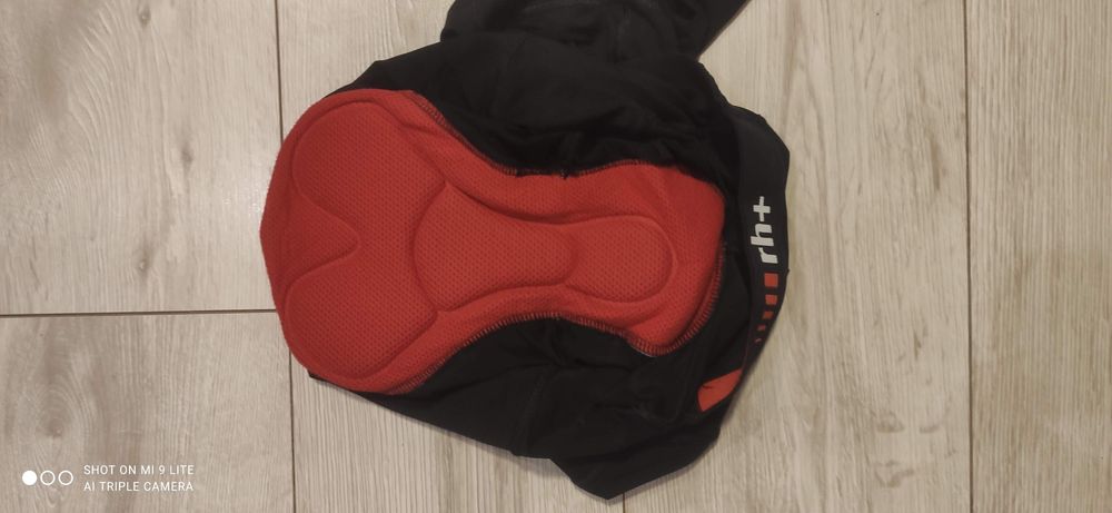 Седалка за велосипед Selle Italia и велосипедни къси гащи