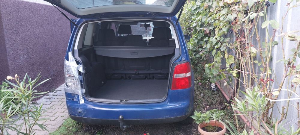 Vând VW Touran 2005 , motor 1,9 TDI  seria BKC