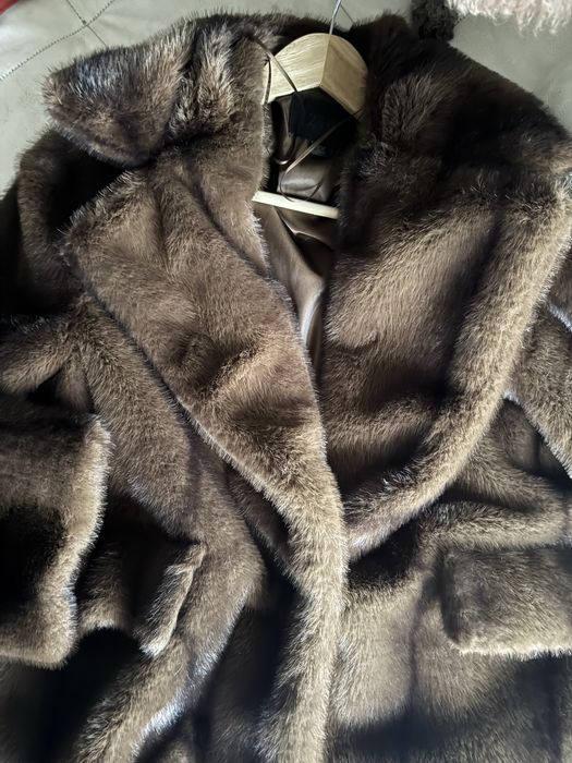 Zara , уникална имитация на норка, черен етикет предполагащ високият клас на Зара