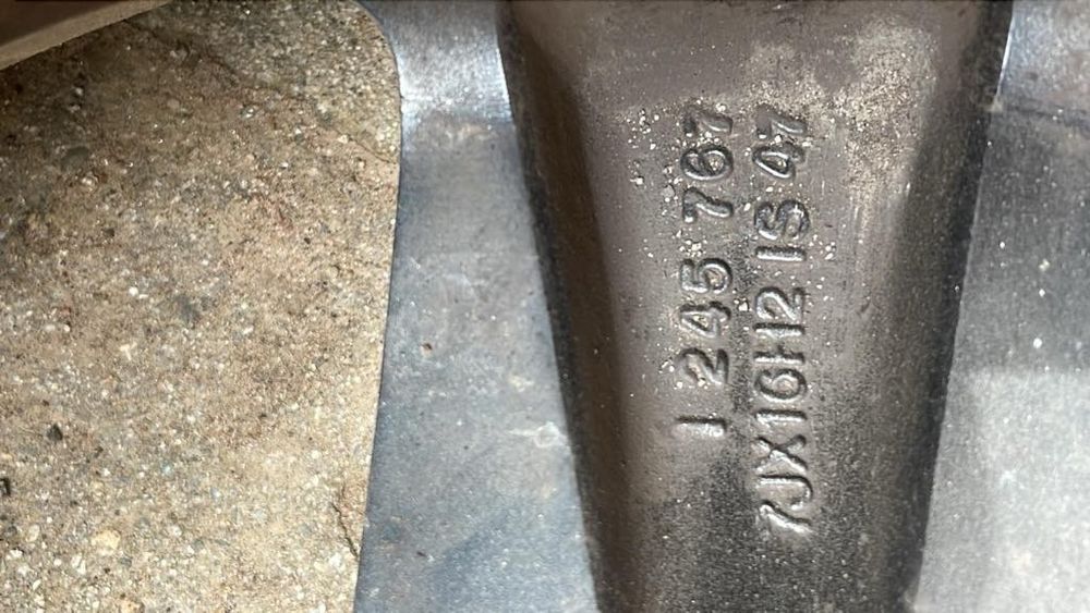 Продавам джанти с подарък гуми