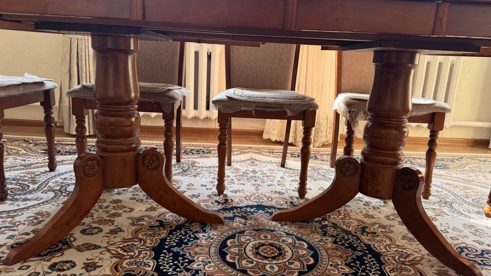 Стол 1 м х 2,40см .  Орындық 10 дана