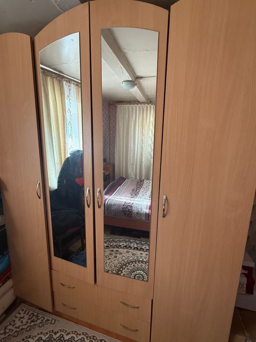 Продадим спальный гарнитур