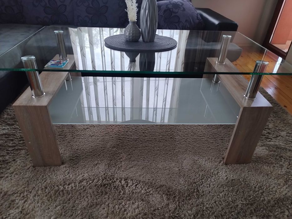 Стъклена холна маса