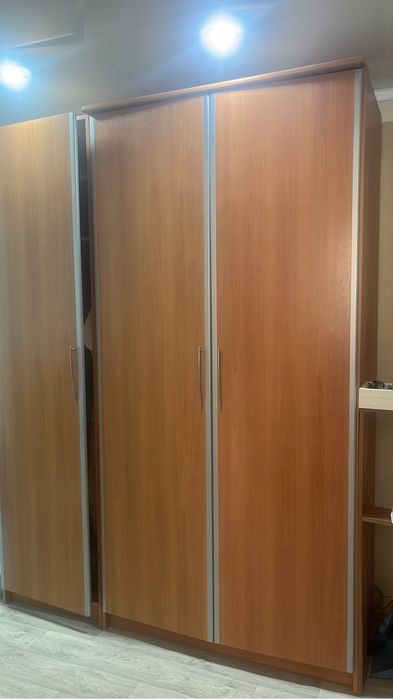 Шкаф большой угловой