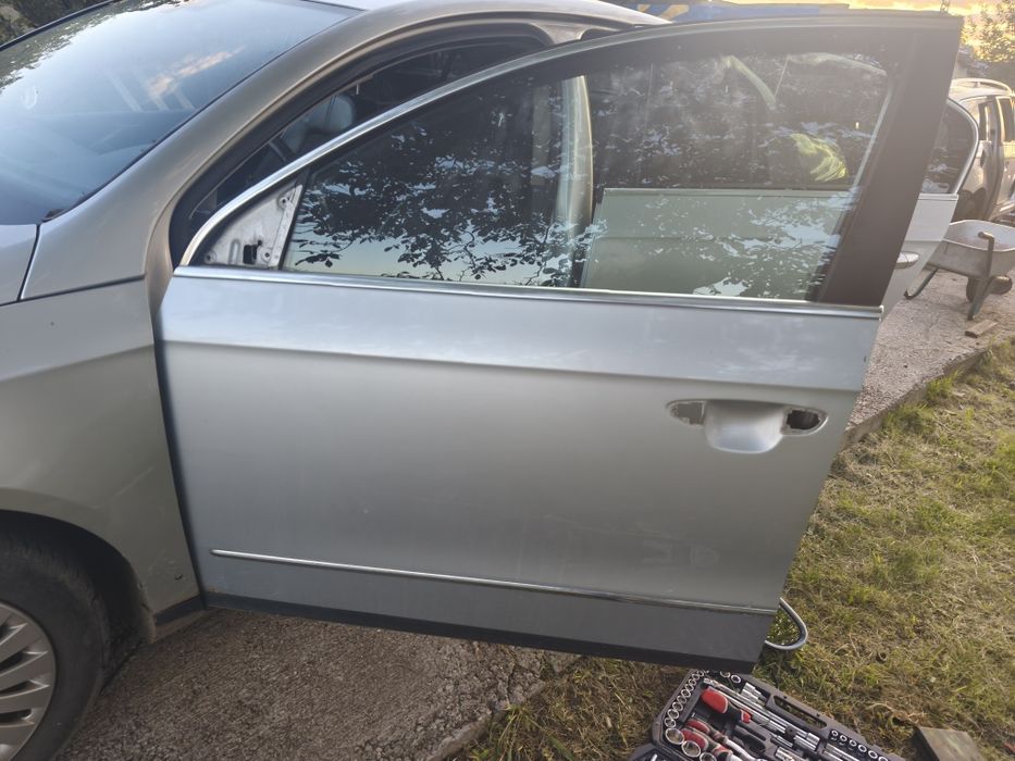 Uși ușă portiere Vw Passat B6 break variant culoarea gri LA7W argintiu