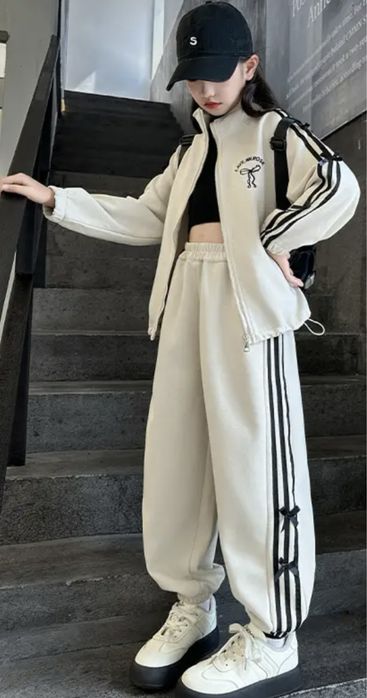 Спортивка новое, размер: 150см