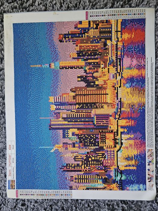 Vând tablourii cu diamante lucrate manual.