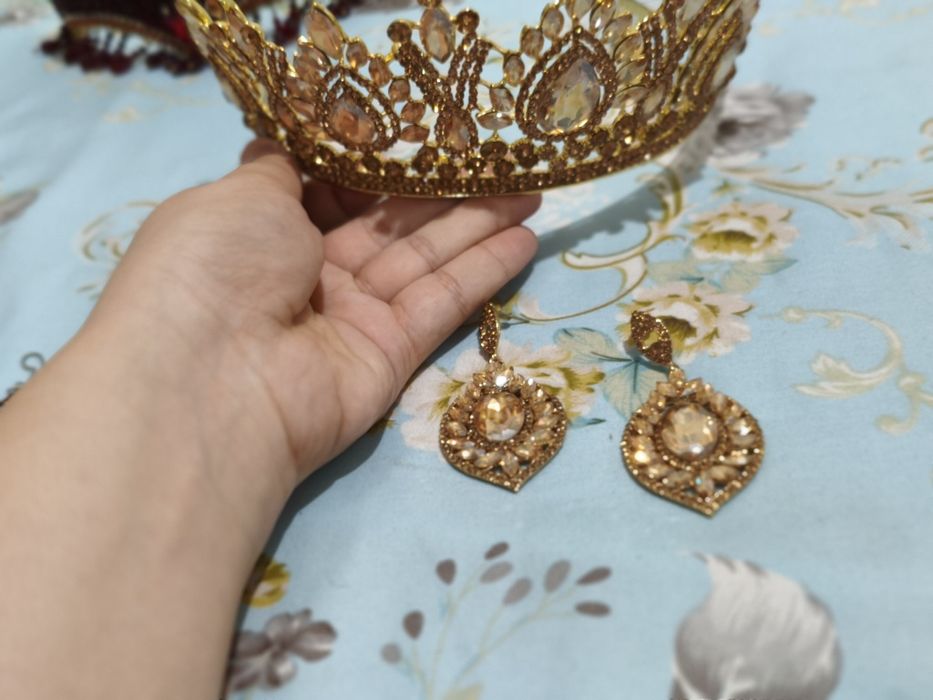 Sari kanplek karona anorli sirga uzuk boʻyniga taqadigani bn holat yax