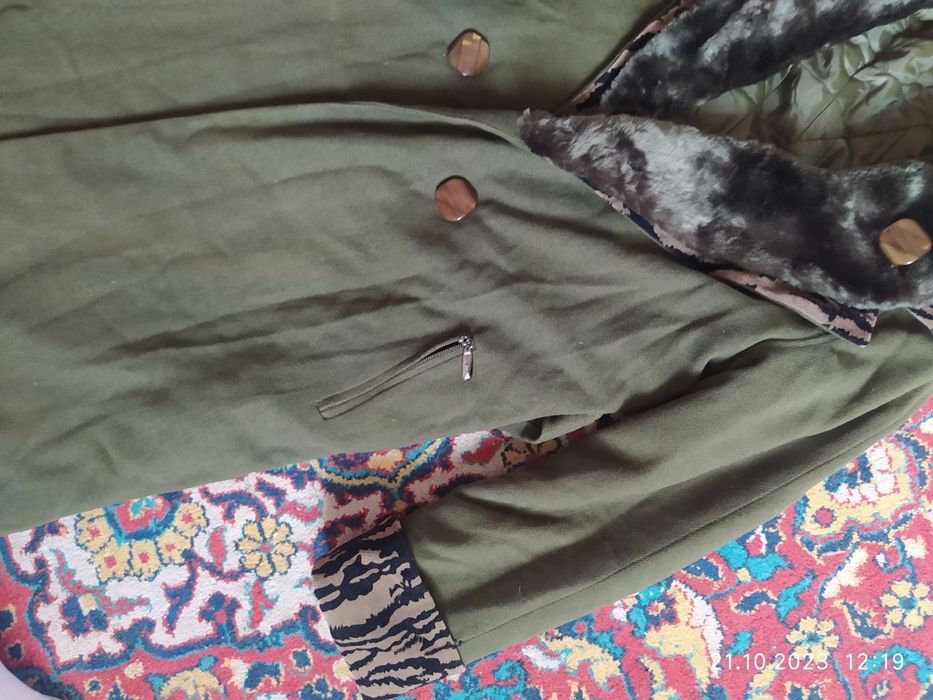 Продам пальто женское.