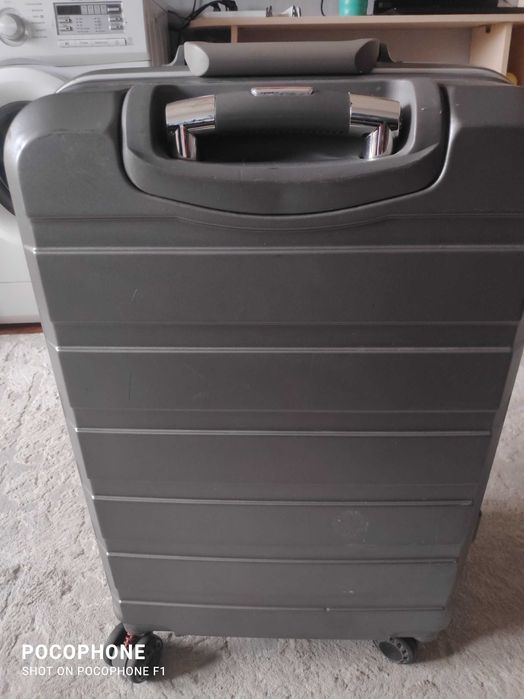 чемодан пластик 68-45-30