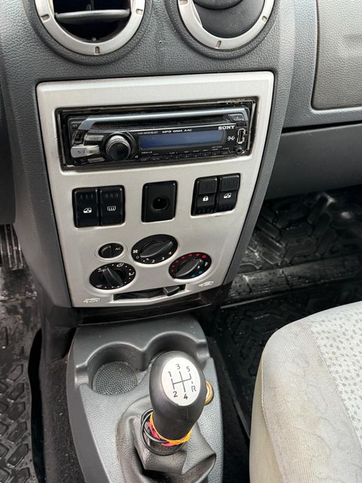 Proprietar vand Dacia Logan  NU A FOST TAXI