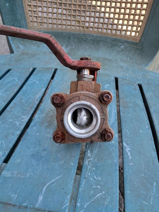 Кранове стари но работещи