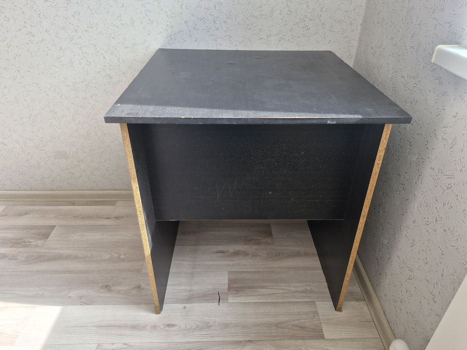 Стол небольшой 60*60