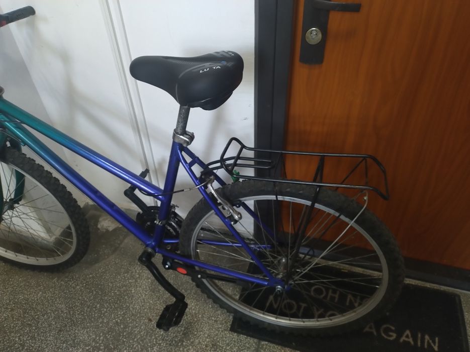 Vand bicicleta cu roti de 26