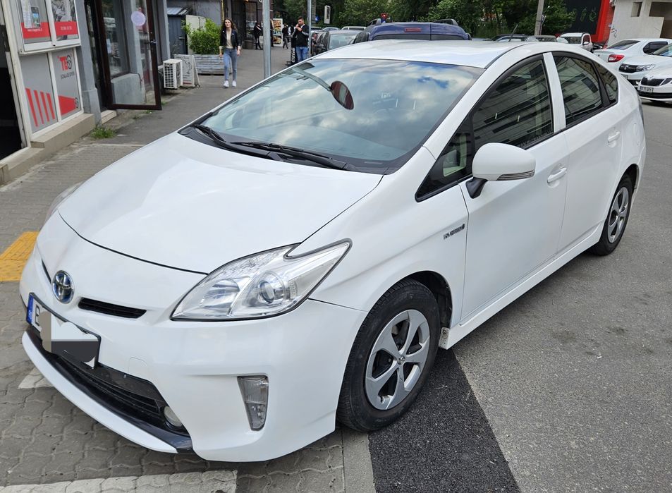Inchiriez Prius 3 face lift UBER- BOLT