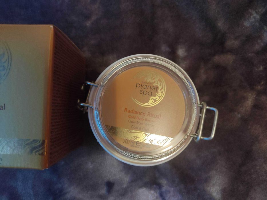 Душ гелове, лосиони, спрейове,  кремове за лице и тяло.