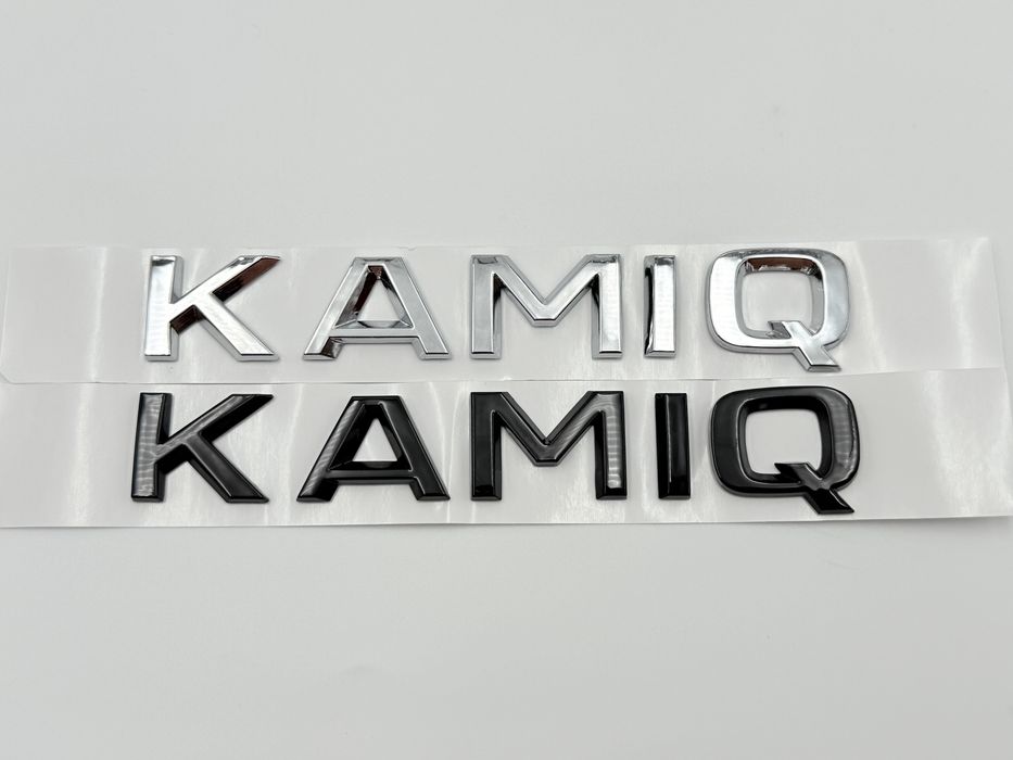 Emblema Skoda KAMIQ spate crom