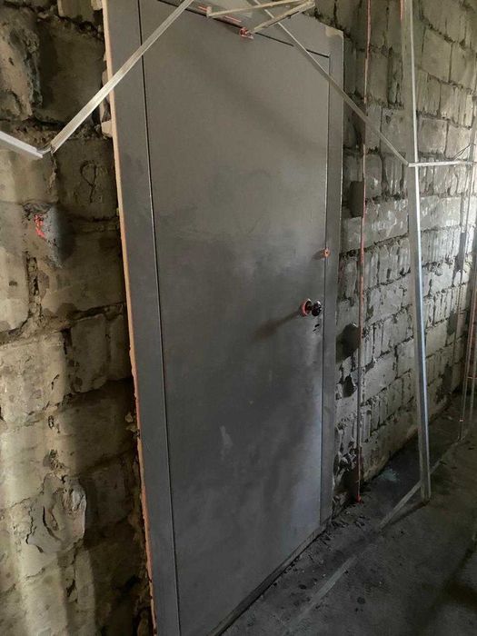 Продам металлические двери