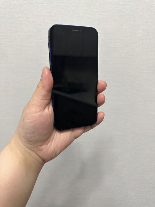 Iphone 12 mini. В хорошем состояние.