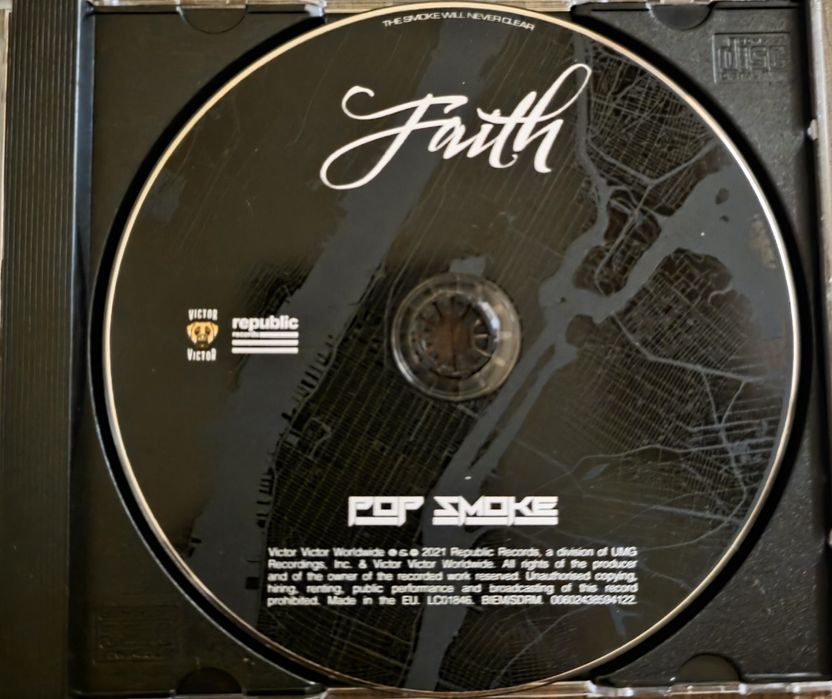 CD дискове на Pop Smoke и 50 cent