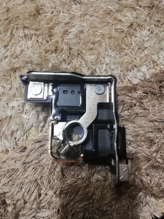 Продавам сензор за ток на батерията за Мерцедес W205