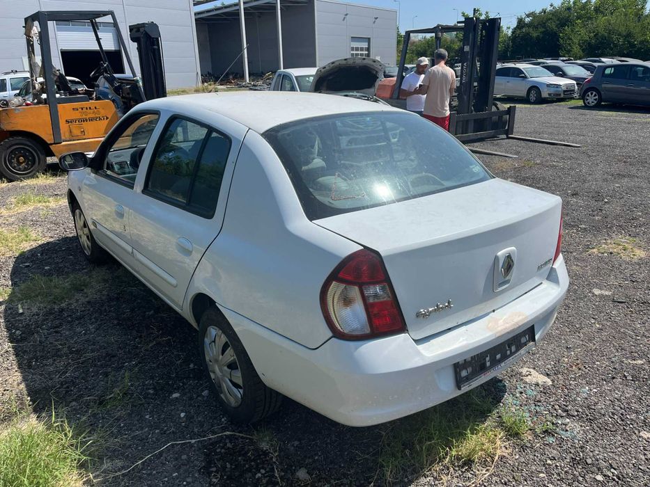 Dezmembrez Renault Clio Symbol facelift 2006 1,4 benzina alb