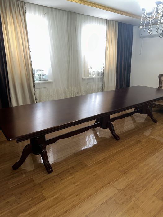 Продается гостинный стол