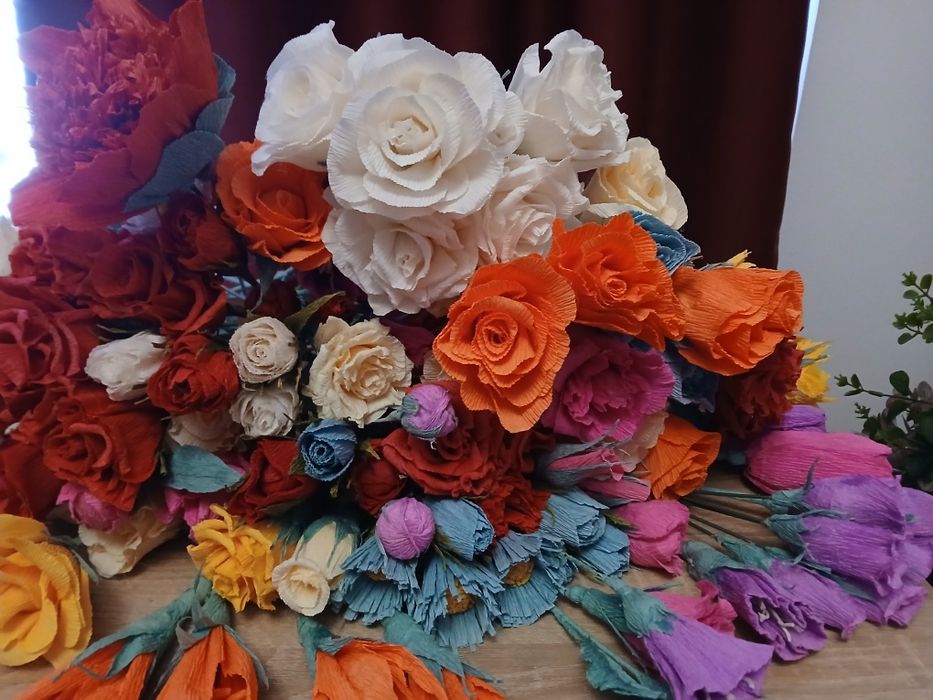 Flori handmade din hârtie creponata