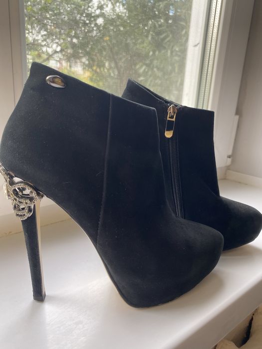 Замшевые ботильоны