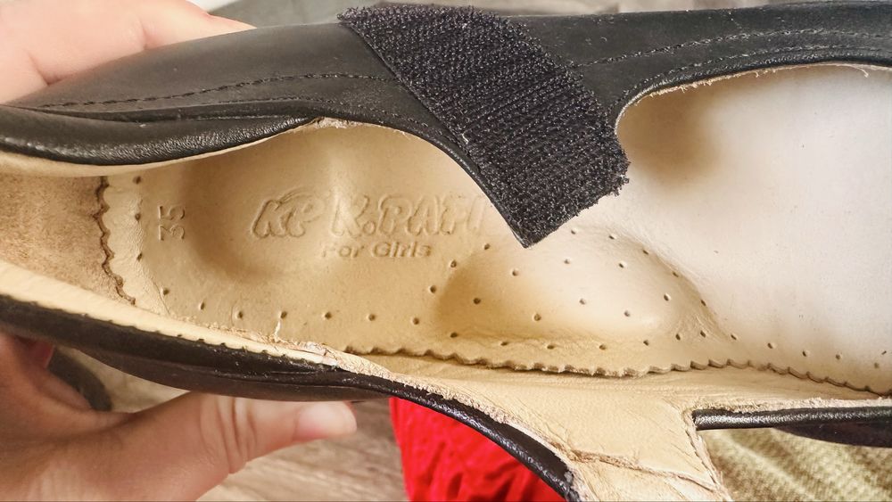 Продаются туфли для девочек.