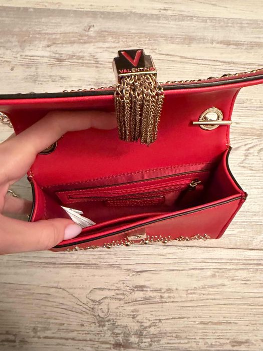 Чанта Valentino.