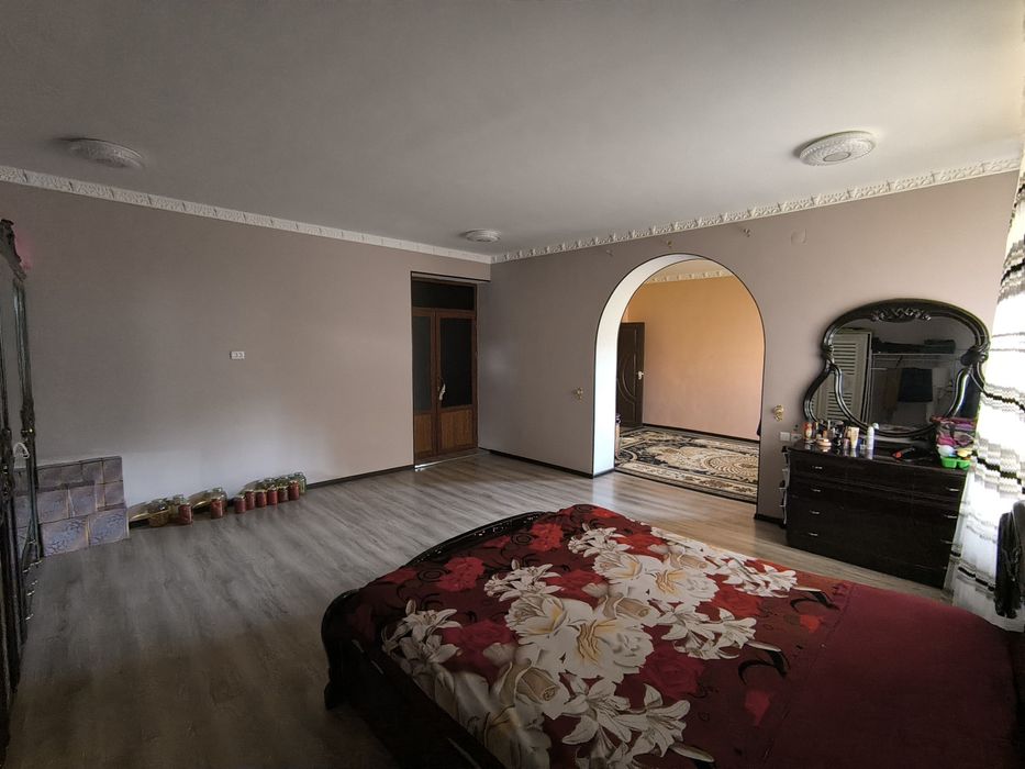 Уй сотилади 2 каватли