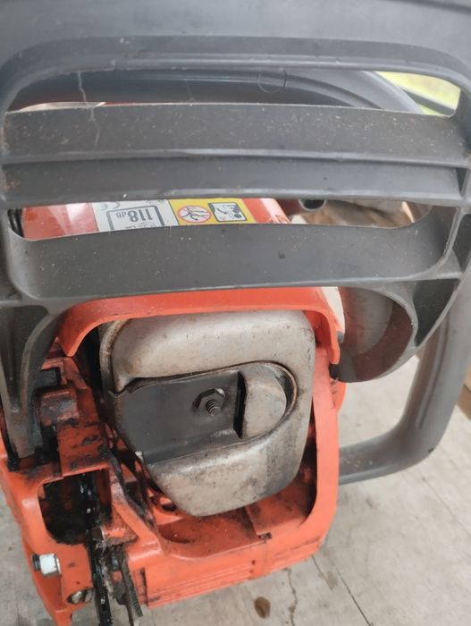 Husqvarna 236 puțin folosita