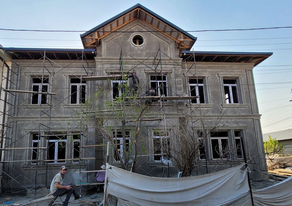 Akfa eshik va romlar.