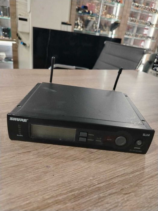 Shure SLX4 – Професионален безжичен приемник