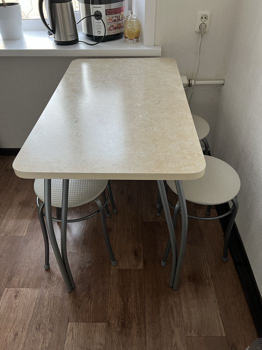 Продам стол со стульями 35000 тенге