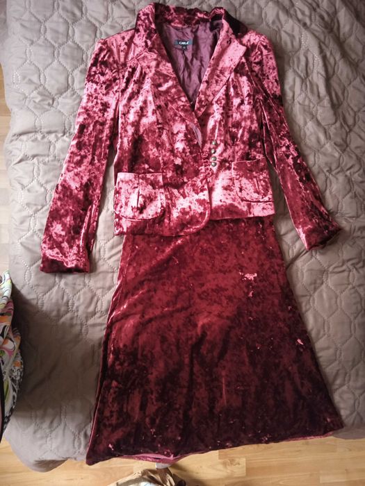 Продаем Костюм женский