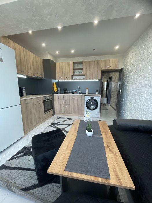 Дава се под наем Едностаен апартамент в Враца, Център - 48 кв.м за 309.06 € - Снимка #1